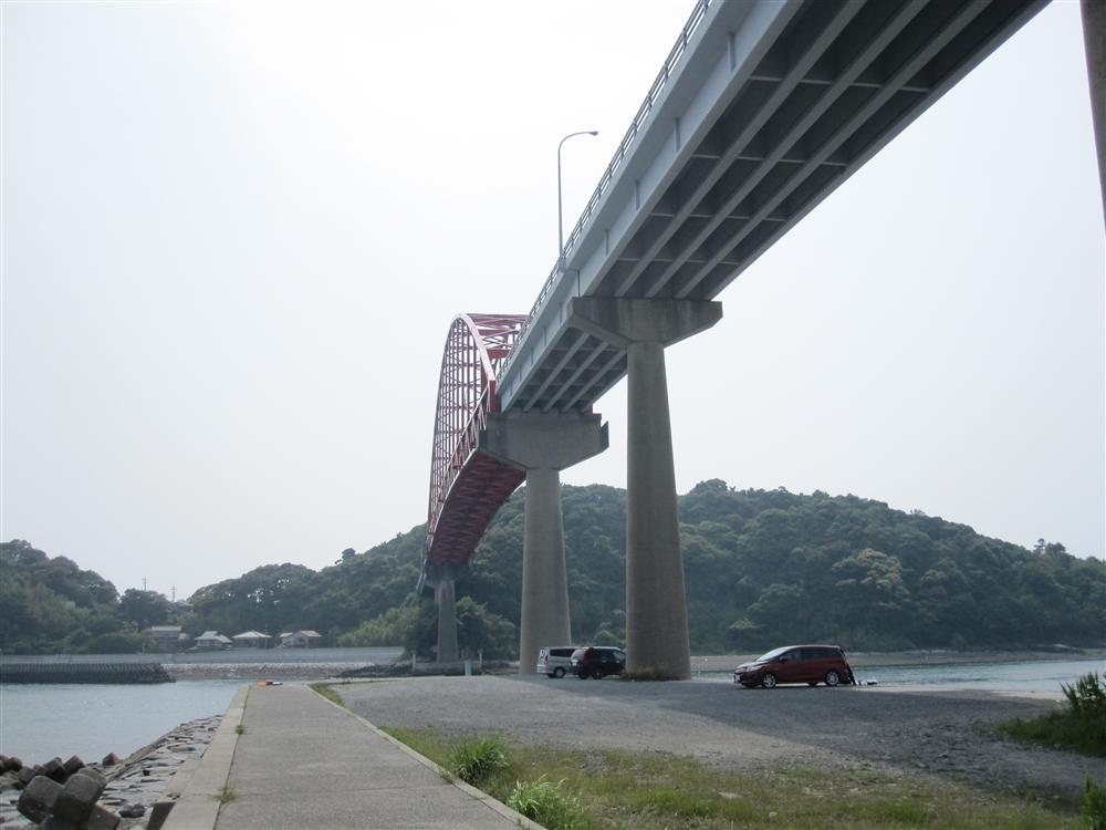 下松市 笠戸島 本浦 11 06 笠戸大橋を下から望む